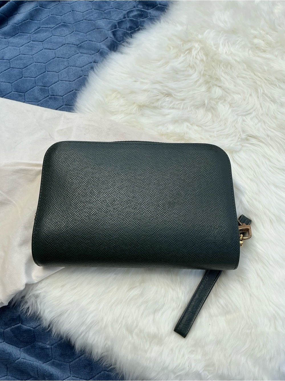 Authentic Louis Vuitton Green Pine Taiga orsay epicea Leather Wristlet Bag